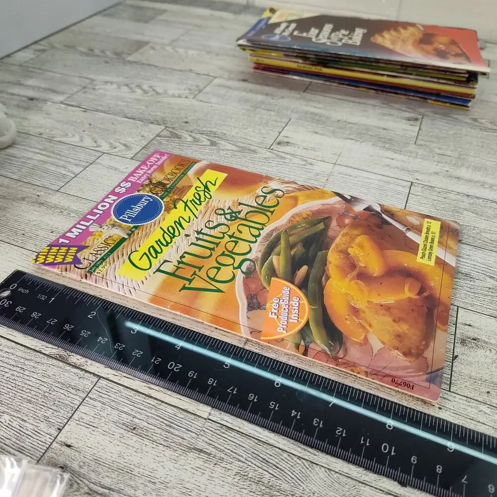 Pillsbury Garden‎ Fresh Fruit and Vegetables Cookbook Booklet 1995 Retro Vintage